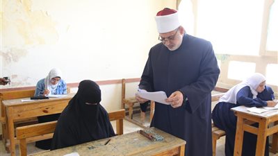 وكيل الأزهر: لا تسريبات بامتحانات الثانوية.. ونوجه بتوفير المياه المبردة للطلاب 