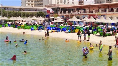 تزامنًا مع الطقس الحار.. إقبال كثيف للمواطنين على شواطئ الغردقة | بث مباشر
