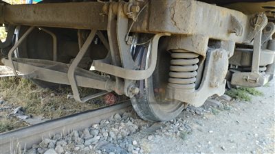 خروج قطار عن القضبان في كفر الشيخ │ صور