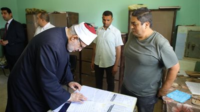 وكيل الأزهر يتابع ديوان منطقة السويس الأزهرية.. ويشدد على عدم التهاون مع المقصرين