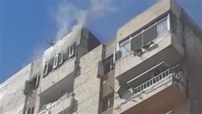 الأدلة الجنائية تعاين حريق وحدة سكنية في الإسكندرية 