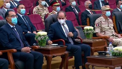 السيسي: بقول للمحافظين مش بتاخدوا فلوس من الناس لدخول السوق؟.. يبقى نضفوا وطوروا
