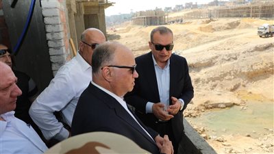 محافظ القاهرة يتفقد مشروع شمال الحرفيين بحي منشأة ناصر 