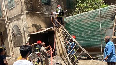 بـ 3 سيارات إطفاء.. السيطرة على حريق بشارع شكور بالإسكندرية| صور