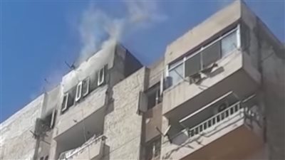 السلم الهيدروليكي.. إنقاذ ساكن من حريق بوحدة سكنية شرق الإسكندرية| صور 