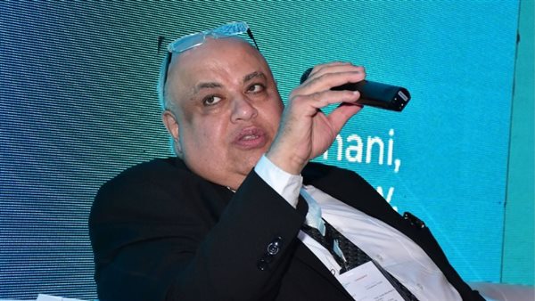 طارق مصطفي، مدير