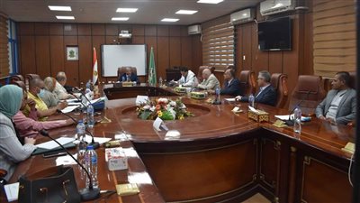 محافظ المنيا يوجه بحصر الأنشطة المتوقفة بالمنطقة الصناعية وإيجاد حلول عاجلة لدفع العمل بتلك المشروعات