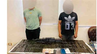 سيارات لسهولة التنقل وهواتف للتواصل.. ضبط كمية من مخدر الحشيش بحوزة شخصين بالقاهرة 