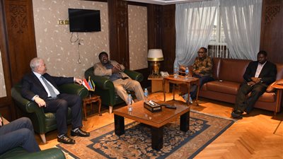 رئيس شركة المقاولون العرب يلتقى سفير تنزانيا ووفد برلماني