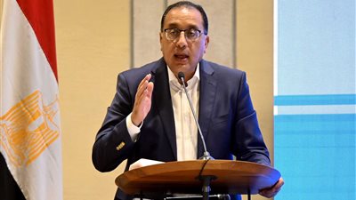 رئيس الوزراء يطلق استراتيجية تنمية صناعة السيارات من المنطقة الاقتصادية بشرق بورسعيد