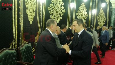 علاء وجمال مبارك يقدمان واجب العزاء في وفاة شقيق فريد الديب بمسجد عمر مكرم | بث مباشر