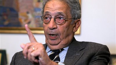 عمرو موسى: القروض وعجز الموازنة يسببان قلق والزيادة السكانية موضوع خطير 