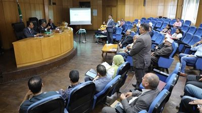 محافظ المنيا يناقش محاور الخطة السكانية خلال اجتماع المجلس الإقليمي للسكان