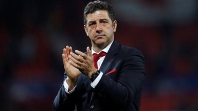  عبد الغني: الأهلي يخطط لضم نجم إنبي.. وتعثر المفاوضات مع روي فيتوريا