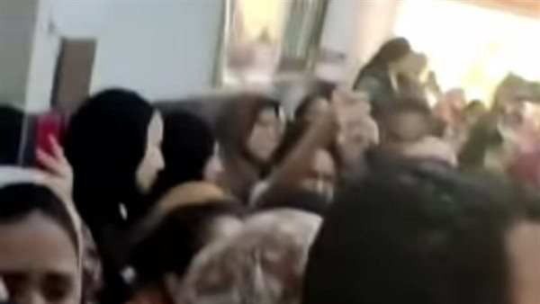 تجمهر أولياء الأمور