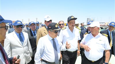 أسامة ربيع: إنجاز 40% من أعمال تطوير القطاع الجنوبي لقناة السويس