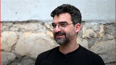 المخرج يحيى إسماعيل لـ حسن أبو الروس مداعبًا: المرة الجاية مش هستحمل هزارك