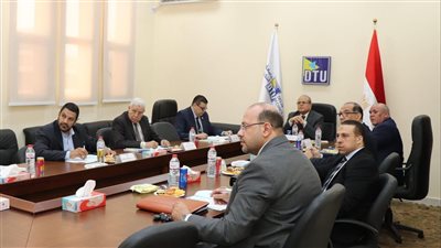 رئيس جامعة الدلتا التكنولوجية يستعرض 15 من المشروعات المقدمة لوحدة تطوير التعليم العالي 