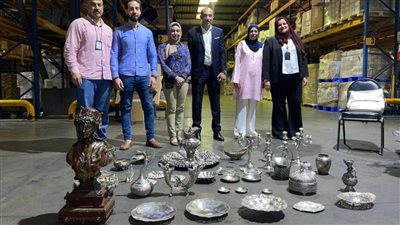 جمارك الواردات بمطار القاهرة تحبط محاولة تهريب عدد من القطع الأثرية | صور 