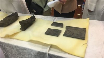 السلطات الكويتية تسلم السفير المصري قطعًا أثرية مهربة 