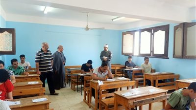 رئيس الإدارة المركزية للامتحانات يتابع توثيق الاختبارات الشفوية للقرآن الكريم بالثانوية الأزهرية