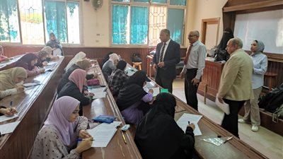 نائب رئيس جامعة الأزهر يتفقد لجان الامتحانات