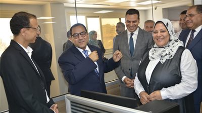 محافظ بورسعيد ورئيس الجهاز المركزي للتنظيم والإدارة يتفقدان بعض إدارات الديوان العام