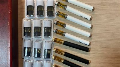 ضبط راكب بحوزته 520 حبة من بذور الماريجوانا وآخر بحوزته زيوت وحلوى بها نفس المخدر