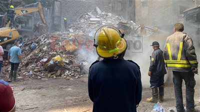 جهات التحقيق تنتقل لموقع العقار المنهار وتأمر بتشكيل لجنة من حي الوايلي للمعاينة | فيديو