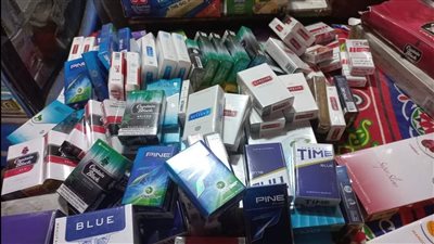 ضبط 300 علبة سجائر مجهولة المصدر وغير مطابقة للمواصفات في بورسعيد