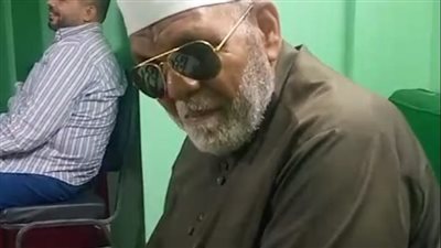 في ذكرى وفاته.. شبيه الشعراوي يبكي أمام قبر إمام الدعاة بالدقهلية: بجيله مخصوص من المنوفية علشان أزوره│ بث مباشر