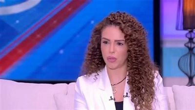 توفيت وهي ماسكة إيدي.. دنيا عبد العزيز تكشف تفاصيل آخر لقاء جمعها بوالدتها ووصيتها