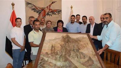 مرمية في المخزن والعمال كانوا بياكلوا عليها.. مقاول يكشف كواليس العثور على لوحة أثرية مفقودة 