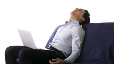 الجلوس لأكثر من 6 ساعات يوميًا يُزيد من خطر الموت المبكر بنسبة 10% |دراسة