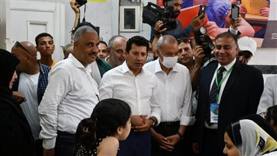 وزير الشباب ومحافظ القليوبية يفتتحان مركز التخاطب بـ الأحراز 