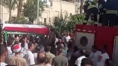 انهيار ودموع.. تشييع جنازة ضابط شرطة استشهد خلال حملة أمنية في قنا | بث مباشر