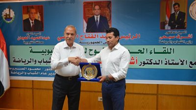 وزير الشباب ومحافظ القليوبية يدشنان مبادرة 100 قائد خلال لقاء حواري 