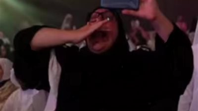 مبروك يا ندى.. فرحة هستيرية وزغاريد من أم مصرية بـ تَخَرُّج ابنتها في كلية العلوم بالكويت| فيديو