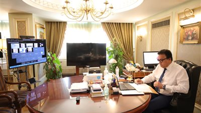 وزير التعليم العالي يكلف أطباءً جدد خلال رئاسته اجتماع مجلس معهد تيودور بلهارس