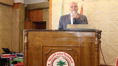 نقيب المعلمين يطالب بتدريس مادة التربية المناخية في المدارس