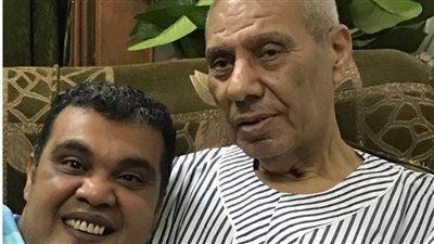 أحمد فتحي يكشف موعد ومكان عزاء والده 