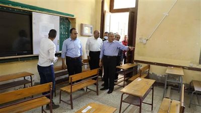 محافظ المنيا يتابع جاهزية لجان مدارس أبوقرقاص لاستقبال امتحانات الثانوية العامة