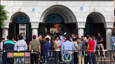 تأخر دخول طلاب لجنة الخلفاء الراشدين في أول أيام مارثون الثانوية العامة ببورسعيد