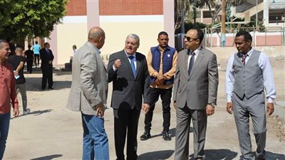 محافظ المنيا يتابع انتظام سير امتحانات الثانوية العامة بعدد من اللجان