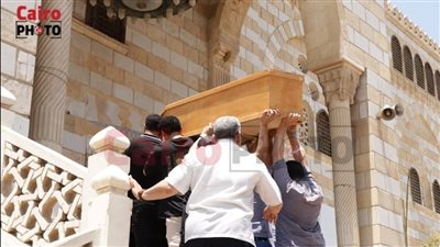 بحضور بيومي فؤاد.. تشييع جثمان والد الفنان أحمد فتحي من مسجد الحصري بأكتوبر | بث مباشر