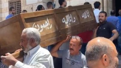 تشييع جثمان والد أحمد فتحي لمثواه الأخير وسط غياب نجوم الفن | صور وفيديو 