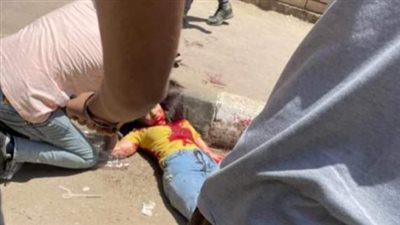 مصرع طالبة على يد زميلها أمام جامعة المنصورة.. وشاهد عيان: ذبحها عشان قالت كلام معجبهوش | بث مباشر