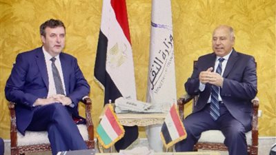 وزير النقل يبحث مع المجر إقامة مصنع مشترك لوحدات السكة الحديد