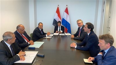 سامح شكري يبحث مع نظيره الهولندي العلاقات الثنائية والتنسيق بشأن قمة المناخ