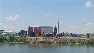 مصرع شخصين في انقلاب تروسيكل بترعة المحمودية بالبحيرة | صور